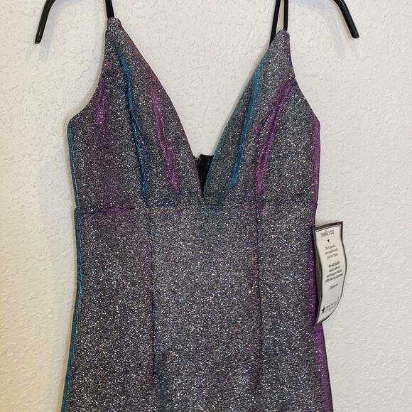 Speechless Juniors' Metallic Bodycon Dress NWT Sz 1 Polyester Sparkling Stretchy - Picture 2 of 13